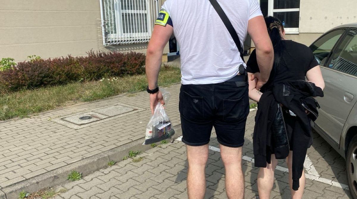 Warszawa: Magazyn heroiny w mieszkaniu. Policja zatrzymała kobietę