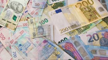 Euro nie zatrzymuje się. Trzeci historyczny rekord w tym miesiącu i granica 50 hrywien na horyzoncie