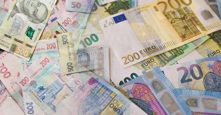 Euro nie zatrzymuje się. Trzeci historyczny rekord w tym miesiącu i granica 50 hrywien na horyzoncie