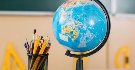 Pierwsze wypłaty wyprawki szkolnej z programu "Dobry start" już na kontach