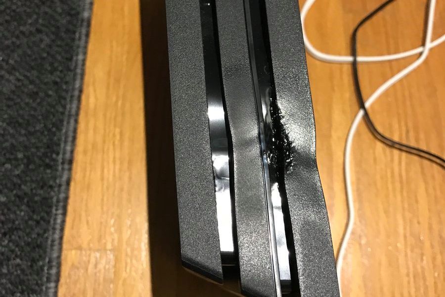 PlayStation 4 Pro może się przegrzewać i pracować zbyt głośno