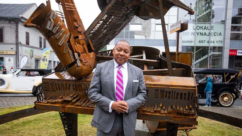 Bielsko-biała. Wynton Marsalis odsłonił instalację na Bielskim Rondzie Jazzu. 