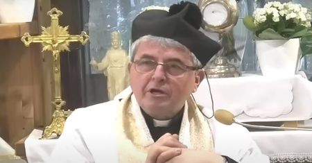 Pamiętacie księdza Natanka? Niebywałe, jak odprawia kolędę