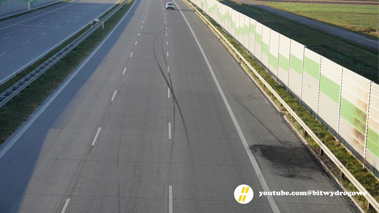 Ślady hamowania BMW na autostradzie A1