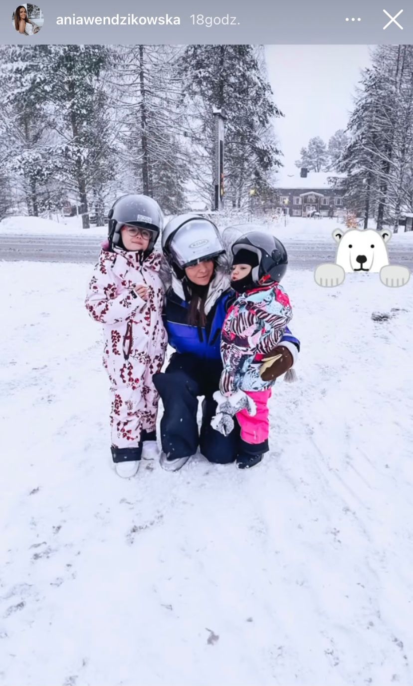 Anna Wendzikowska z córkami w Laponii