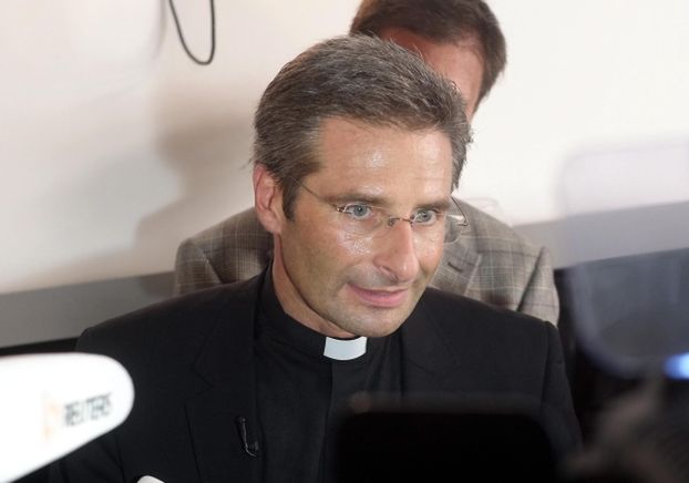 Ksiądz-gej został odwołany ze stanowiska! Nie będzie mógł uczyć w Watykanie