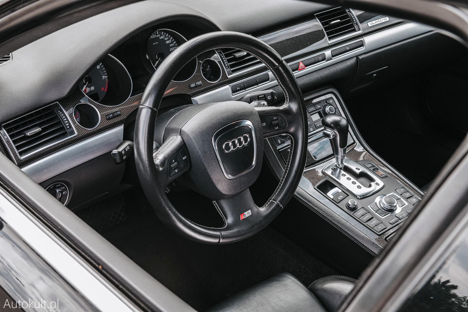 Audi S8 D5 (2021) vs Audi S8 D3 (2006)