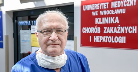 Przywileje dla zaszczepionych? Prof. Simon: Wiem, że zaraz podniesie się wrzask