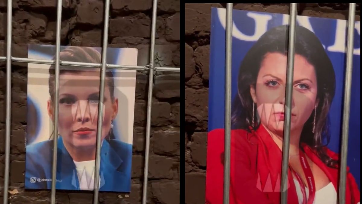 Propagandystki w toalecie 