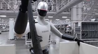 Nie uwierzysz, że to robot. Xiaomi pokazało humanoida w fabryce samochodów
