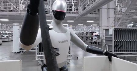 Nie uwierzysz, że to robot. Xiaomi pokazało humanoida w fabryce samochodów