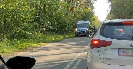 Wypadek na ul. Osmolickiej. Citroen zderzył się z busem