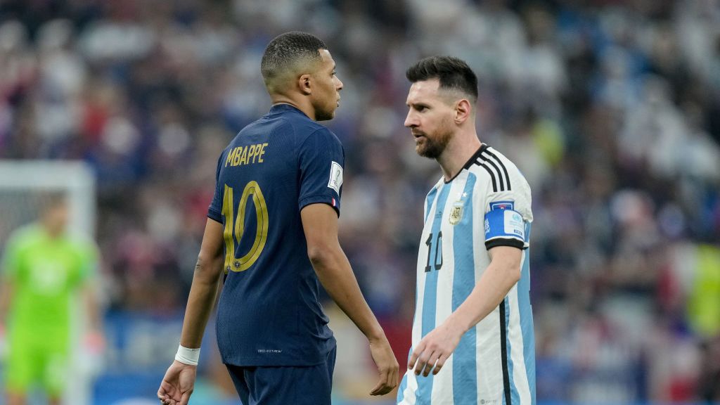 Getty Images / Mohammad Karamali/Defodi Images / Na zdjęciu: Kylian Mbappe i Lionel Messi