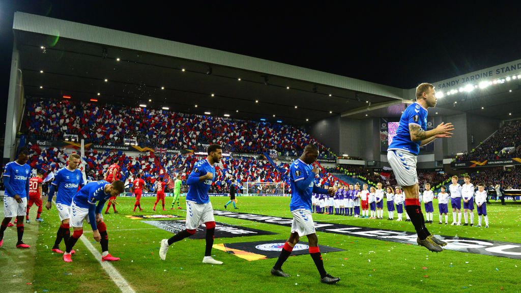 drużyna Glasgow Rangers podczas domowego meczu z Bayerem Leverkusen