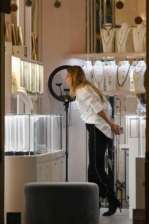 Marcelina Zawadzka i jej partner w butiku