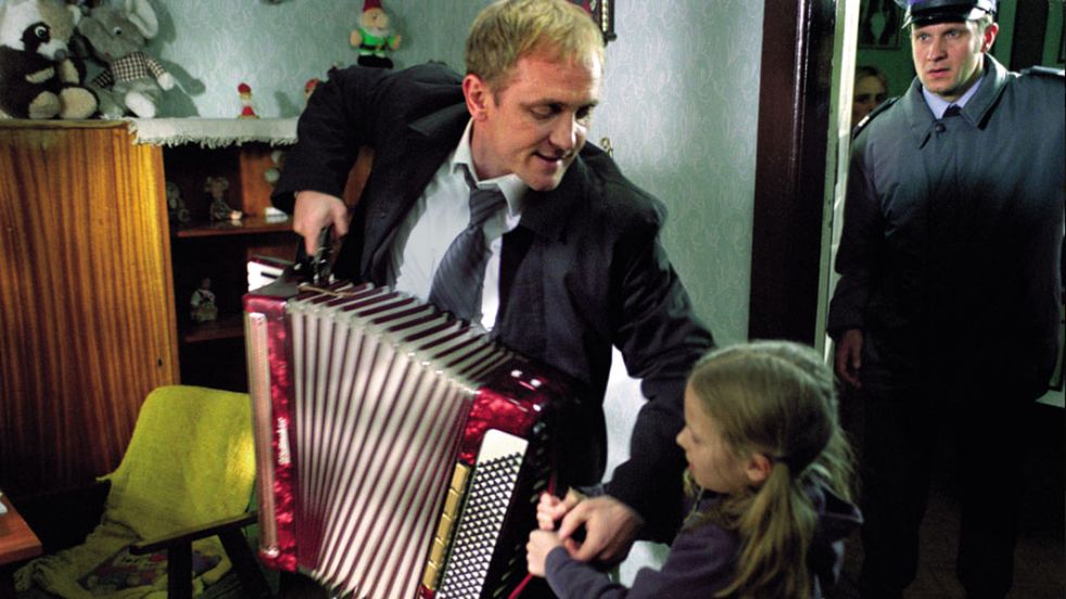 Kadr z filmu "Komornik". Pytamy, na ile rzeczywistość różni się od wizji reżysera