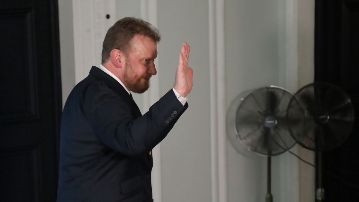 Łukasz Szumowski żegna się ze stanowiskiem ministra zdrowia. zdj. PAP/Wojciech Olkuśnik