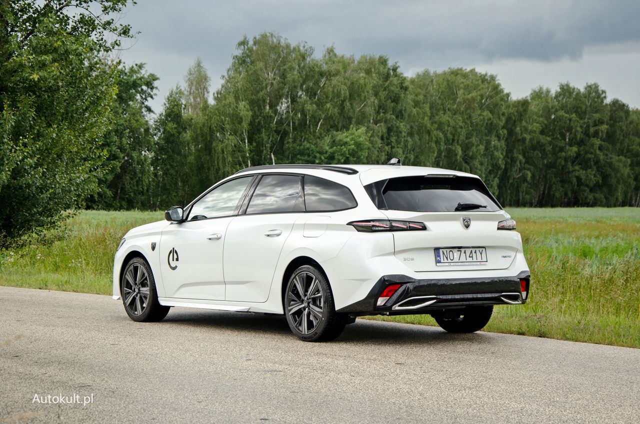 Pierwsza jazda: Peugeot 308 SW Hybrid 225 - kombi przyszłości według Peugeota