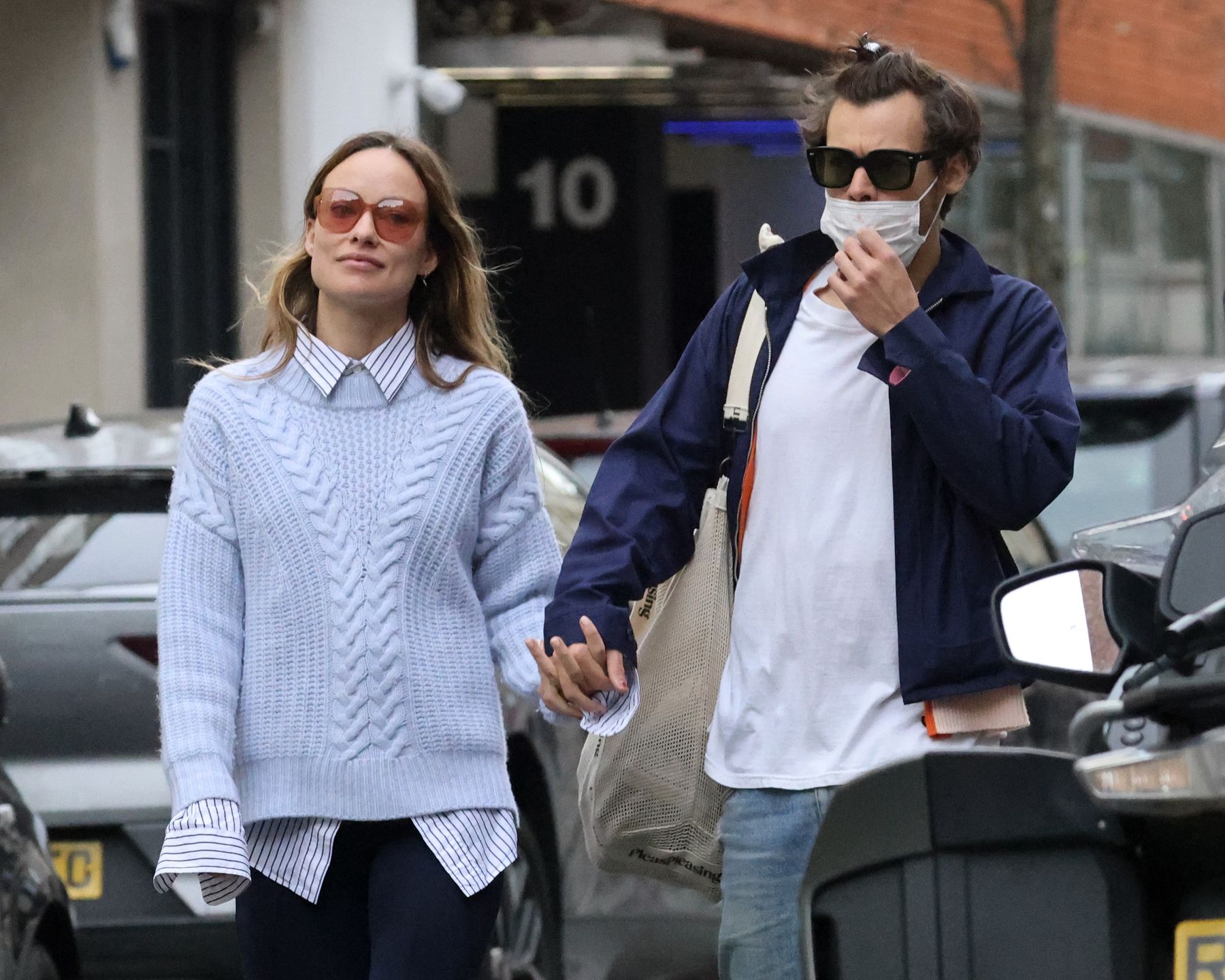 London Celebrity Sightings - March 15, 2022LONDON, ENGLAND - MARCH 15: Harry Styles and Olivia Wilde are seen in Soho on March 15, 2022 in London, England. (Photo by Neil Mockford/GC Images)Neil Mockford