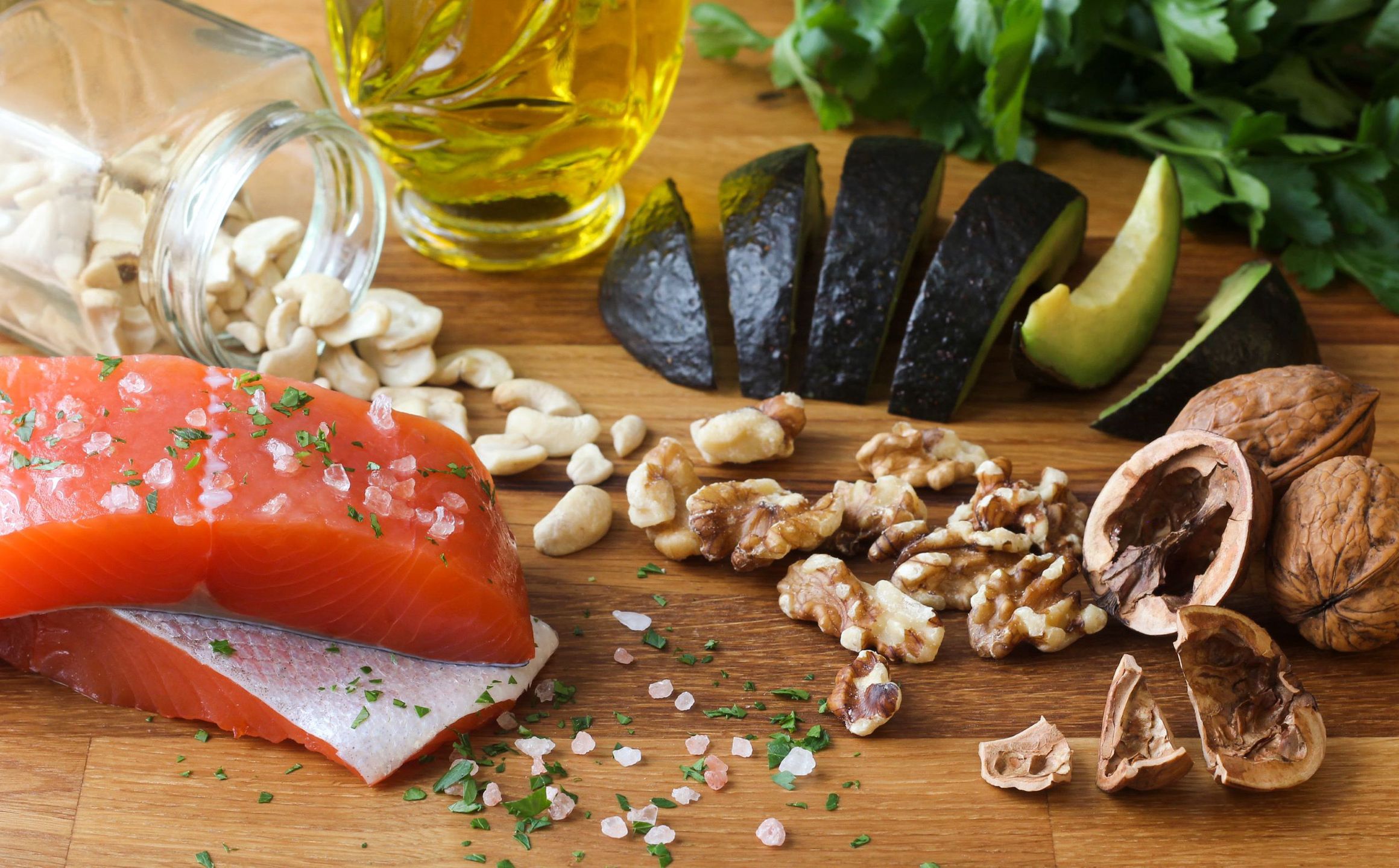 Kwasy omega-3 wspierają m.in. kondycję serca, stawów i kości.
