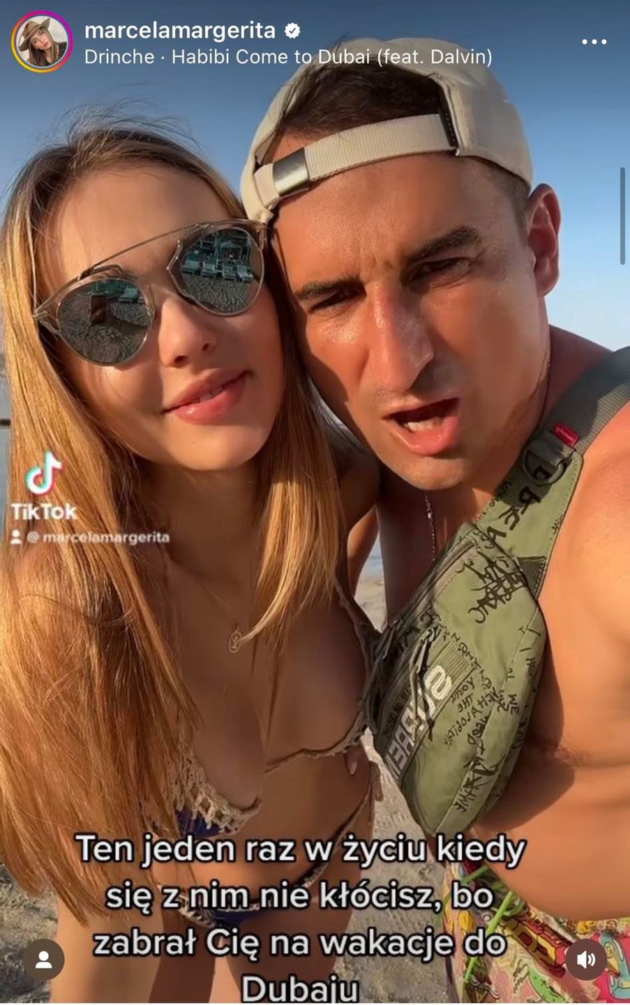 Marcela Leszczak w skąpym bikini dokazuje na plaży z Miśkiem