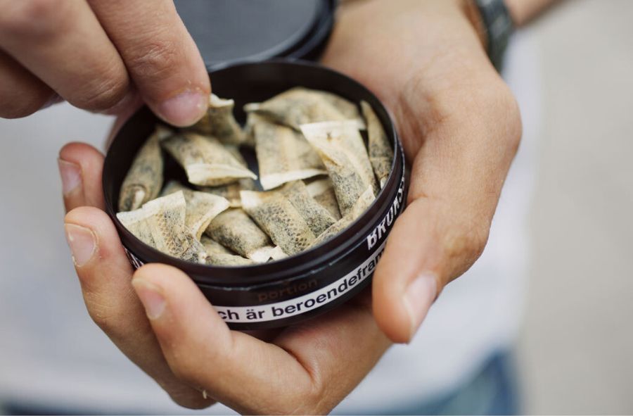 TikTok dentist warns against snus. "It causes devastating changes"