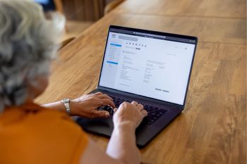 Fala maili od oszustów. Na to koniecznie zwracaj uwagę