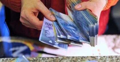 Frank szwajcarski: co się z nim dzieje, że taki drogi? Miliarderzy uważają go za "bezpieczną przystań"