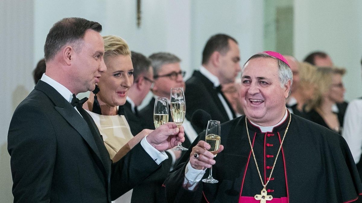 Współpracownicy prezydenta wydają krocie na alkohol