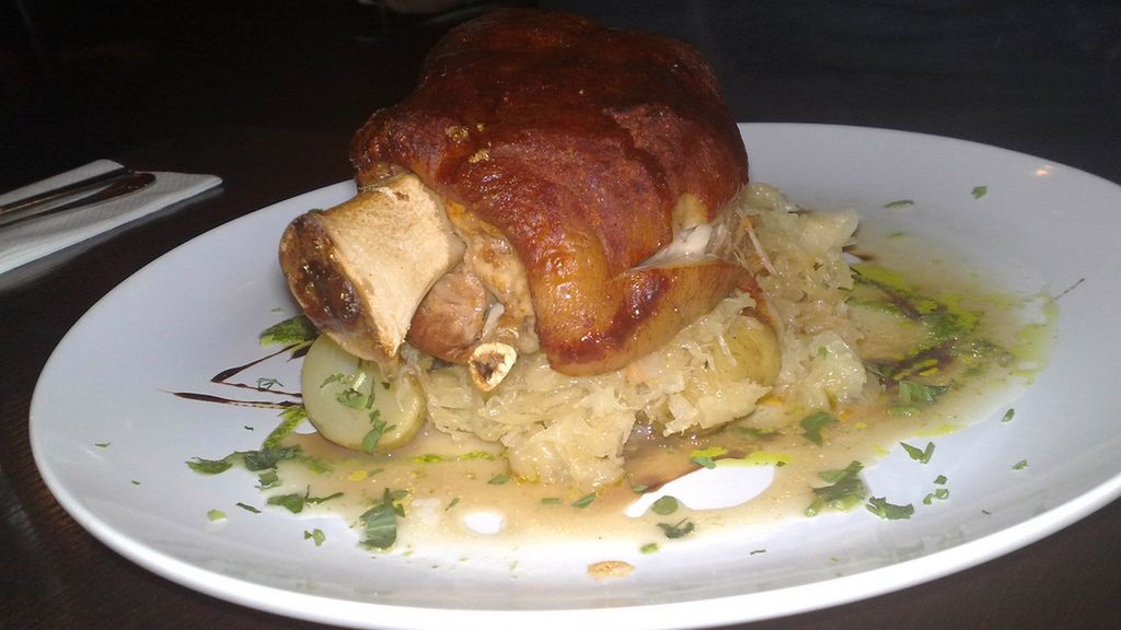 Grillowana golonka wołowa (mięso i tłuszcz, II klasa mięsa)