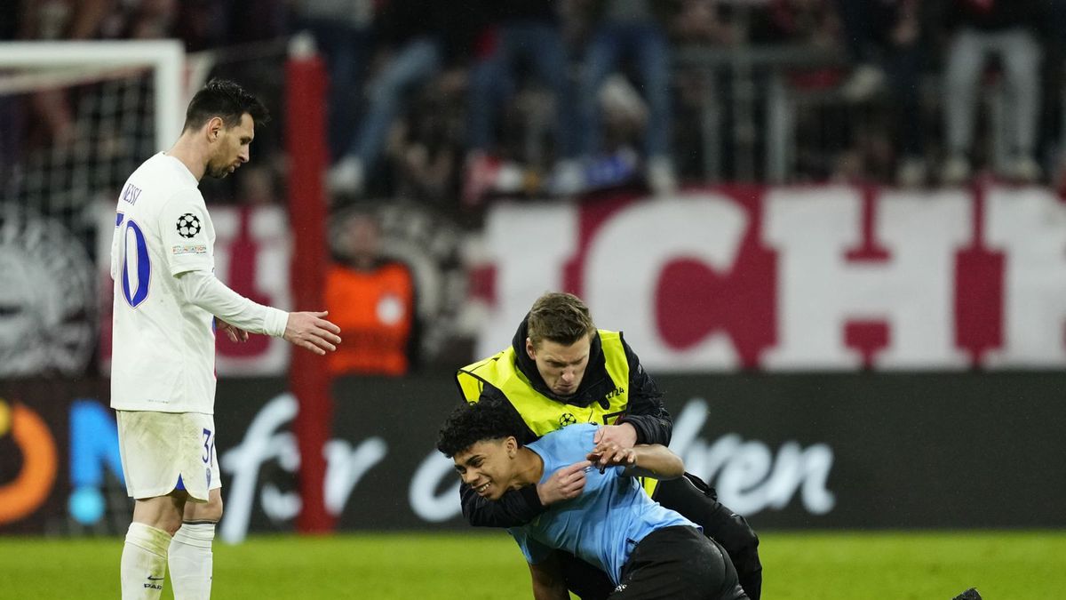 Zdjęcie okładkowe artykułu: Getty Images / Jose Breton/Pics Action/NurPhoto / Na zdjęciu od lewej: Lionel Messi i zatrzymany przez ochroniarzy kibic