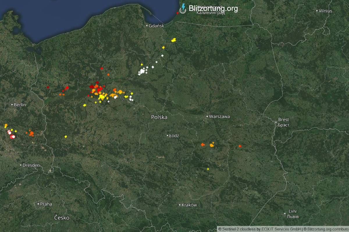 Wyładowania atmosferyczne podczas burzy śnieżnej w piątek, 3 stycznia 2025 r.