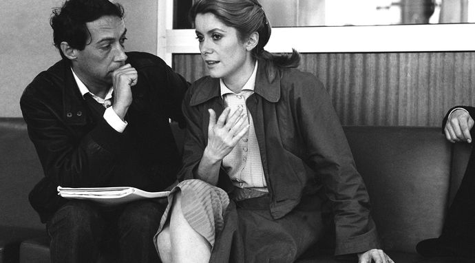 Catherine Denevue. W centrum kadru