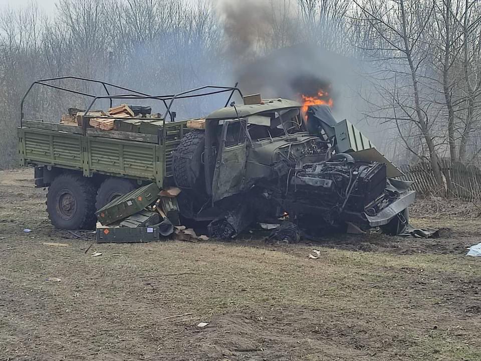 Sztab Ukrainy o kontrataku i rozbiciu kolumny rosyjskich pojazdów. Straty wroga są ogromne