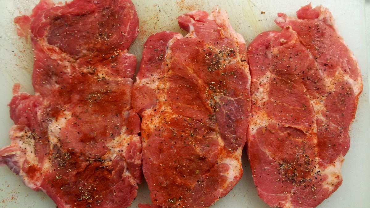 Surowa karkówka wołowa (mięso i tłuszcz, III klasa mięsa)