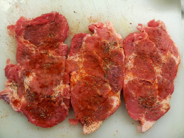 Surowa karkówka wołowa (mięso i tłuszcz, III klasa mięsa)