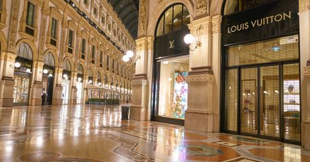Chiny uderzają w marki bogaczy. Już traci na tym Prada i Louis Vuitton