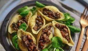 Makaronowe muszle z pieczarkami