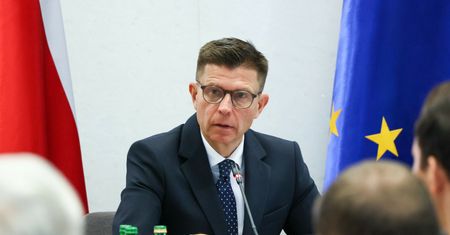 Kontrowersyjne zakupy posłów do biur. Petru: "Trzeba to oddzielać"