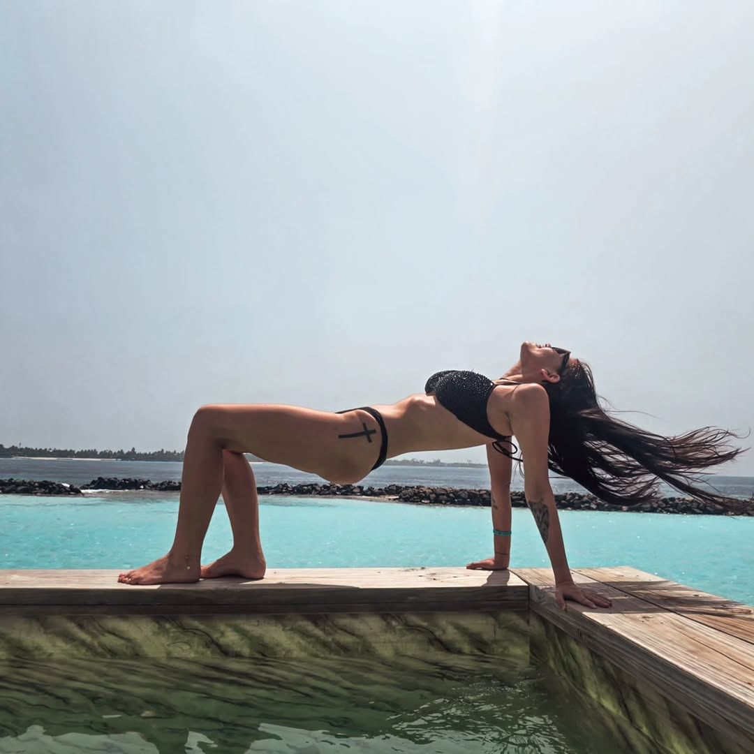 Karolina Skiba ogłasza, że schudła 17 kg w rok i gani hejterów