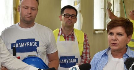 Burza-widmo i kasa z ministerstwa. Jak Obajtek szkołę z Szydło malował
