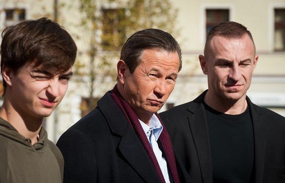 „Reporterzy. Z życia wzięte” nowym codziennym serialem Telewizji Puls i Studia A. Zagrają Tadeusz Chudecki i Piotr Cyrwus