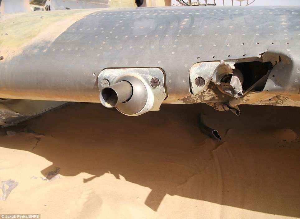 Odkryto kapsułę czasu. Kompletny P-40 Kittyhawk z 1942 roku znaleziony na Saharze 8