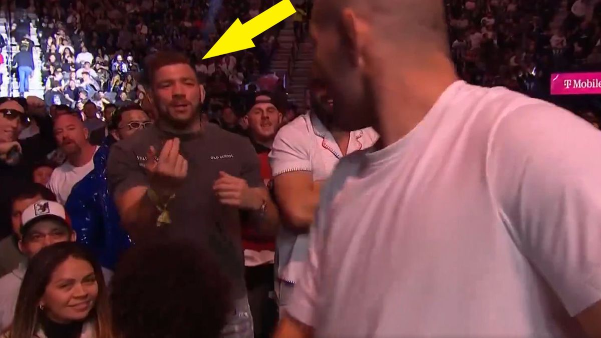 Na zdjęciu: Dricus Du Plessis prowokujący Seana Stricklanda