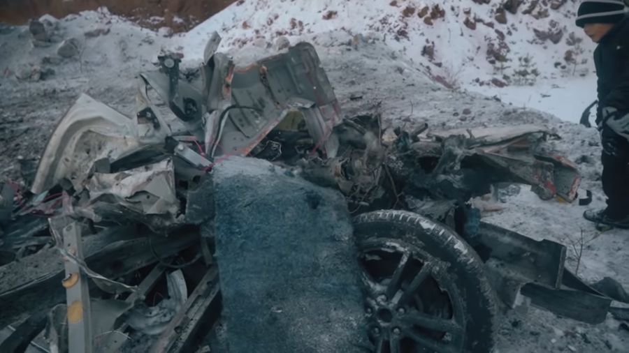 Tesla za droga do naprawy - wysadzili ją w powietrze