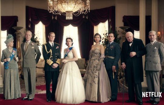 Emma Corrin jako księżna Diana w serialu "The Crown"