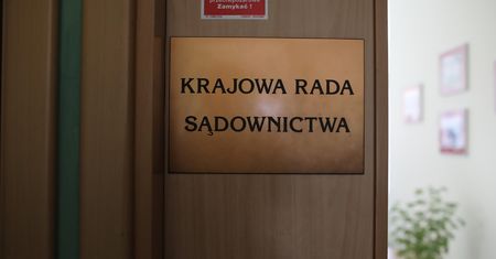 "Jadę do biura". Nagłe wejście prokuratury do siedziby KRS