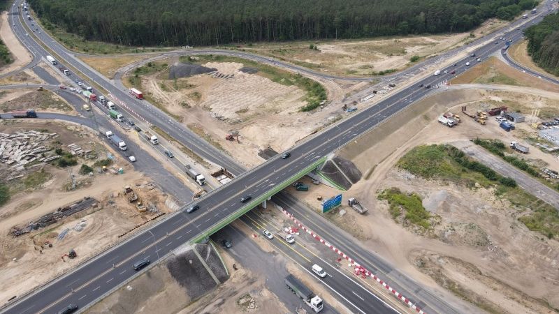 Obecnie trwa przygotowanie budowy dróg  o długości blisko 2060 km m.in. z  Programu Budowy Dróg Krajowych.