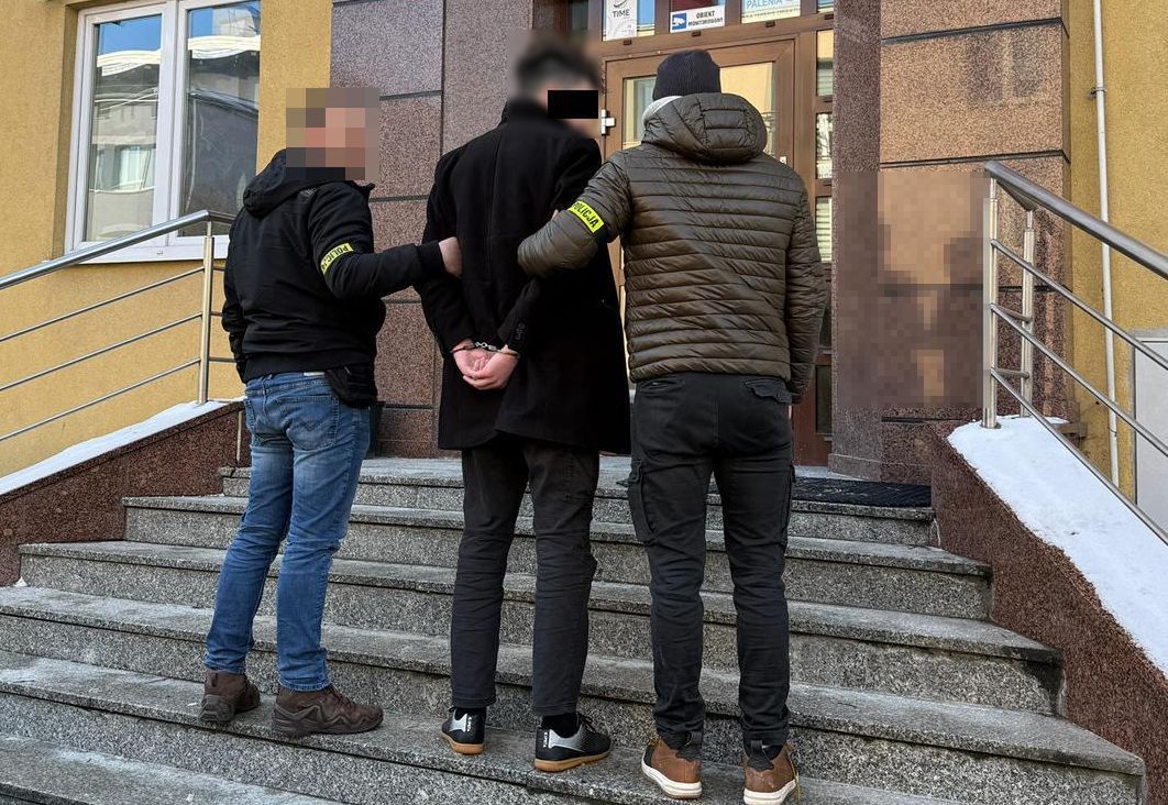 Odpowie za włamania do domów i plebanii.