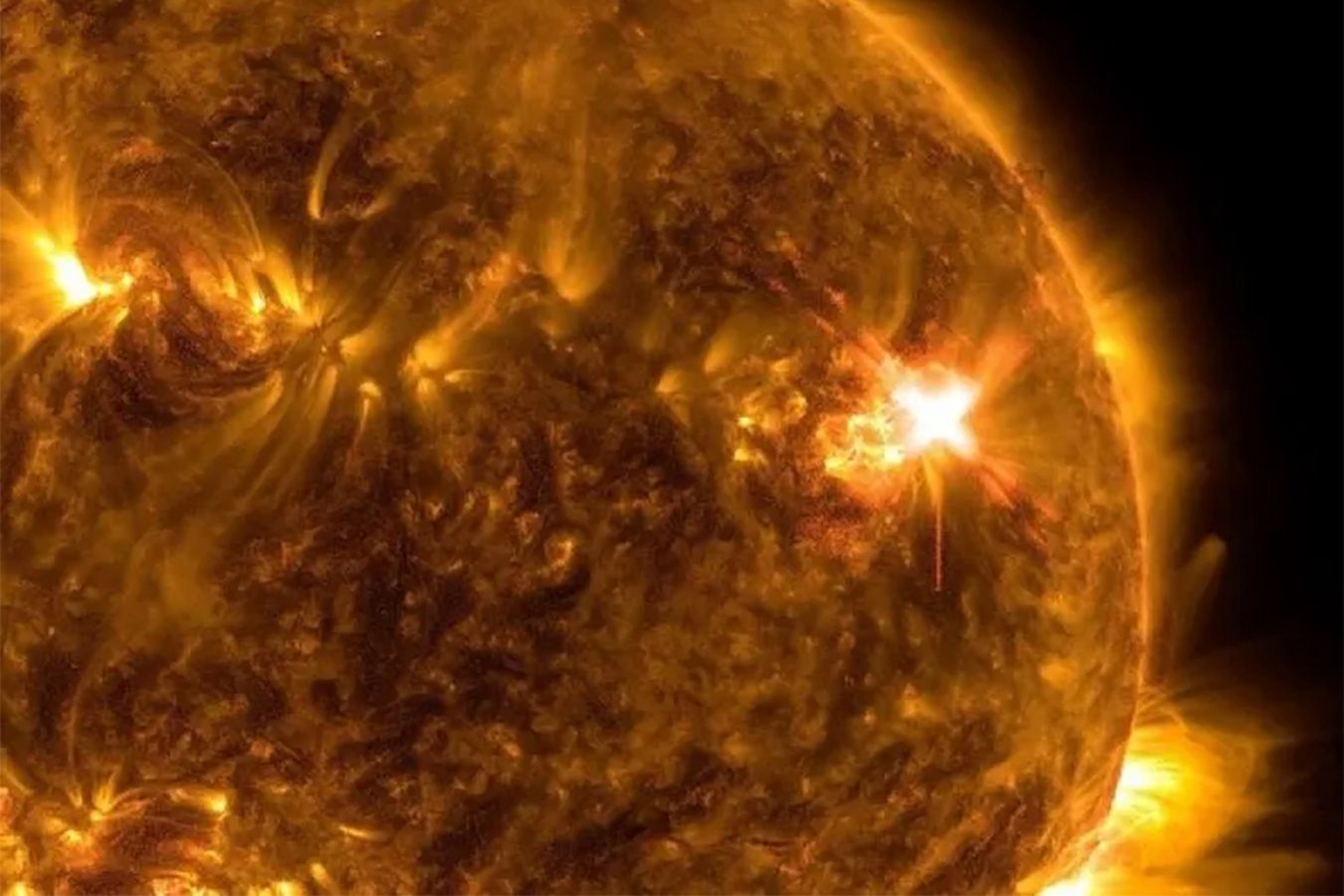 Seria rozbłysków na Słońcu. NASA pokazała zdjęcie